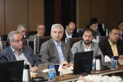 نشست وزیر راه  و مدیرعامل راه آهن  با مدیران ریلی