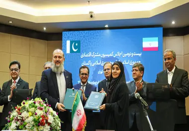 سند یادداشت تفاهم کمیسیون مشترک اقتصادی ایران و پاکستان امضا شد 
