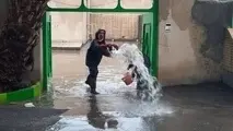 مامور معذور و توقیف خودروهای درحال کمک به سیل‌زدگان!  