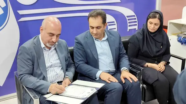 امضای تفاهم نامه همکاری در حوزه بیمه بین انجمن شرکت های ریلی و بیمه معلم برای تسهیل ترانزیت کالا