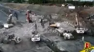  فیلم | تخریب تماشایی یک پل عظیم با 118 بیل مکانیکی غول آسا
