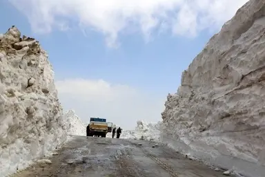 راهداری زمستانی بدون مرز در جاده های کردستان و استان های همجوار/ اهمیت باز بودن گردنه های  ترانزیتی استان 