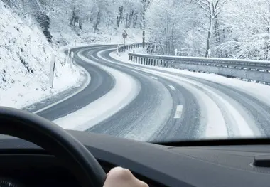 اصول رانندگی در زمستان؛ روش هایی برای لذت بردن از برف و یخبندان