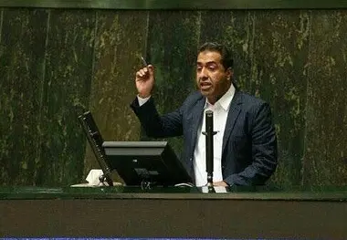 مشاجره نماینده سراوان با خبرنگاران در راهروی پارلمان