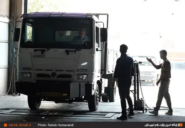 برخورد پلیس با۱۳۰۰ وسیله نقلیه سنگین دیزلی دودزا در تهران/ ابطال ۷۴ مجوز معاینه فنی به دلیل نقص فنی در روز گذشته