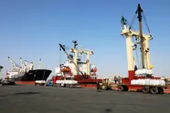 پهلودهی یک فروند کشتی کالای اساسی در بندر شهید رجایی