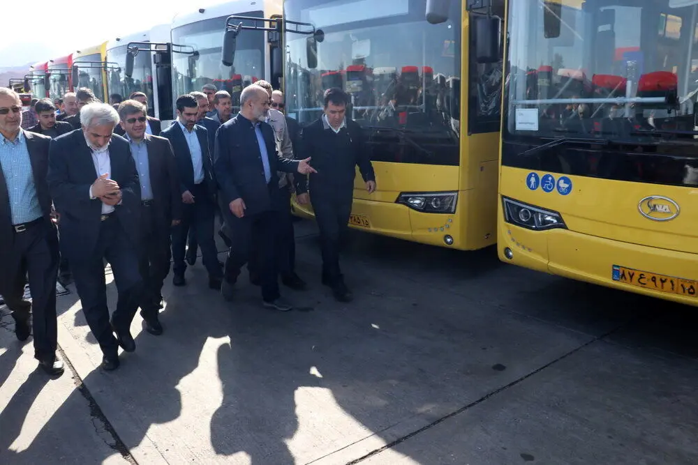 شهرداری تبریز از 128 دستگاه توبوس درون شهری رونمایی کرد