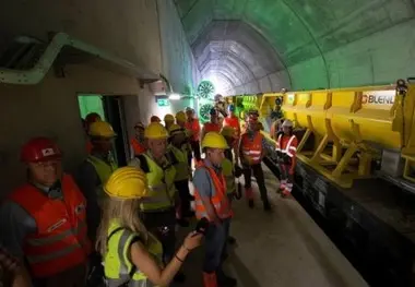 Tracklaying begins in Ceneri Base Tunnel 