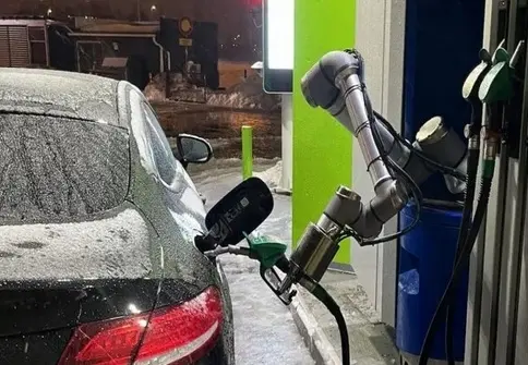 ربات‌ ها متصدی پمپ بنزین
