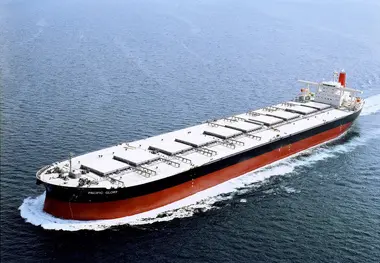 ادعای رویترز: ایران در حال ذخیره‌سازی نفت در «دالیان» چین است