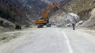 انسداد جاده سیرجان-حاجی‌آباد در اثر ریزش کوه