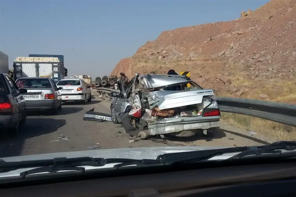 تصادف مرگبار در جاده نایین به اردستان 3 کشته و 9 مصدوم برجای گذاشت