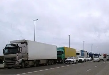 
افزایش ظرفیت تردد کامیون‌ در مرز بازرگان به ۱۲۰۰ دستگاه
