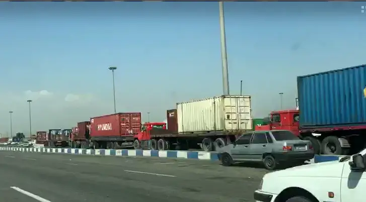 (فیلم) ترافیک اسکله بندر شهید رجایی؛ امروز