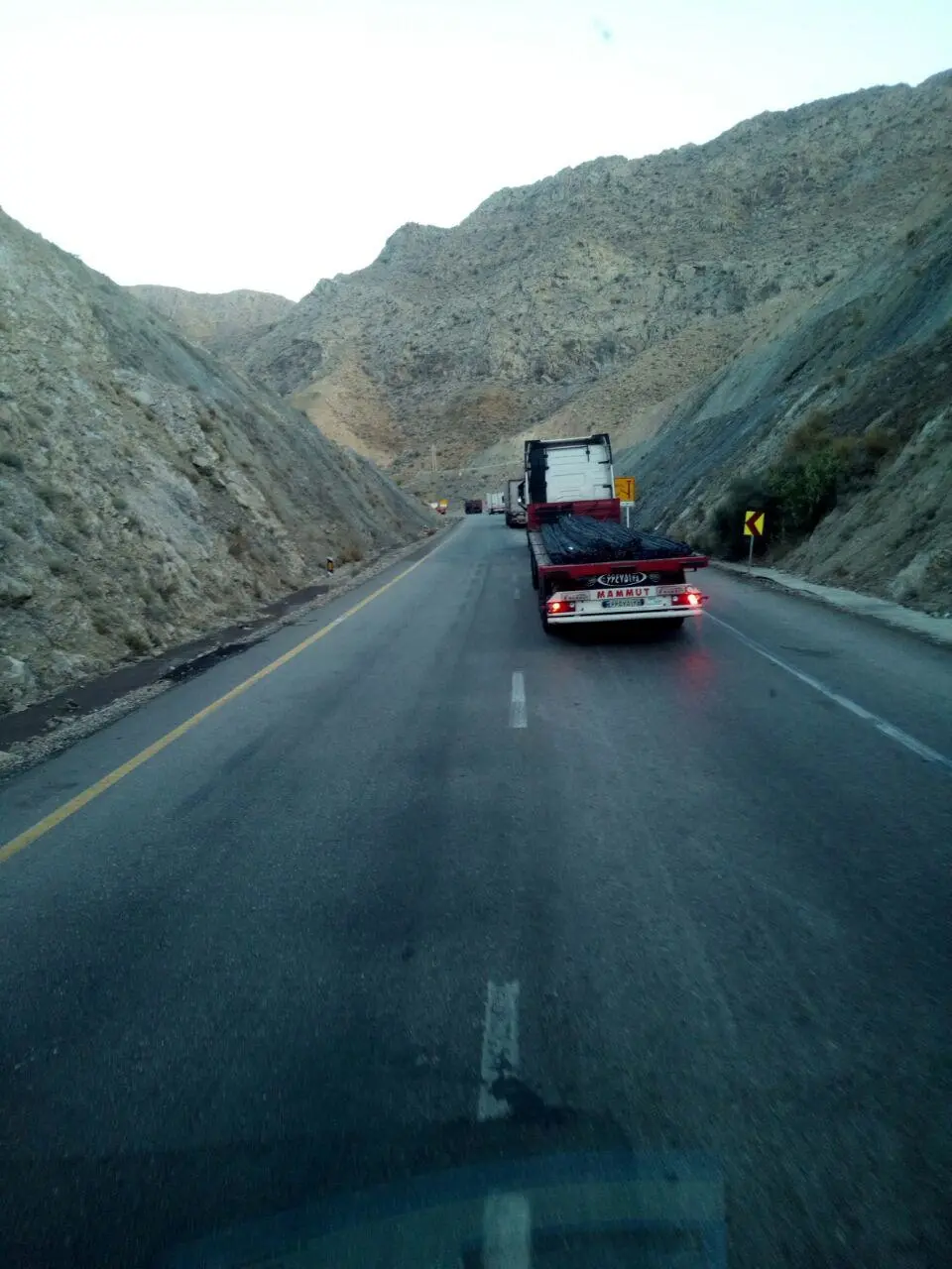 مشکلات مسیر جاده ای حاجی آباد بندرعباس + عکس