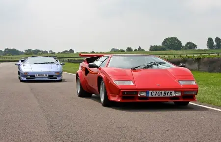 لامبورگینی Lamborghini_Diablo_SV_and_Countach