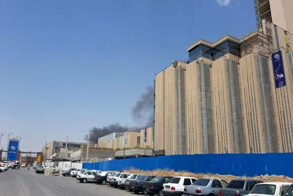 آتش سوزی در کارگاه ساختمانی در غرب دریاچه چیتگر