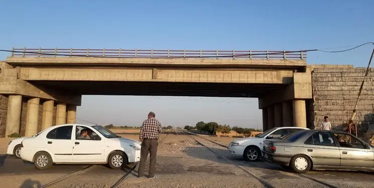 پل روگذر راه آهن آبیک - قشلاق؛ پروژه ای که بعد از ۱۰ سال همچنان خاک می خورد!