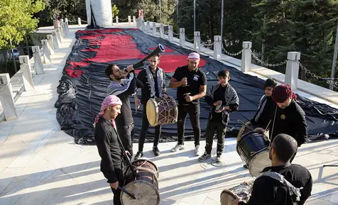 تصب پرچم یا حسین