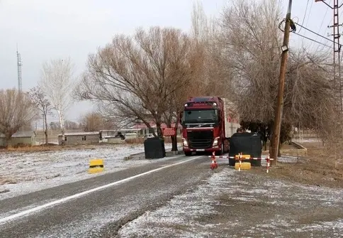 پذیرش بدون محدودیت کامیون های ترانزیتی در مرز گوربلاغ - بازرگان