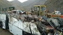 تصادف وانت، کامیون و اتوبوس اتوبان کرج- تهران را قفل کرد