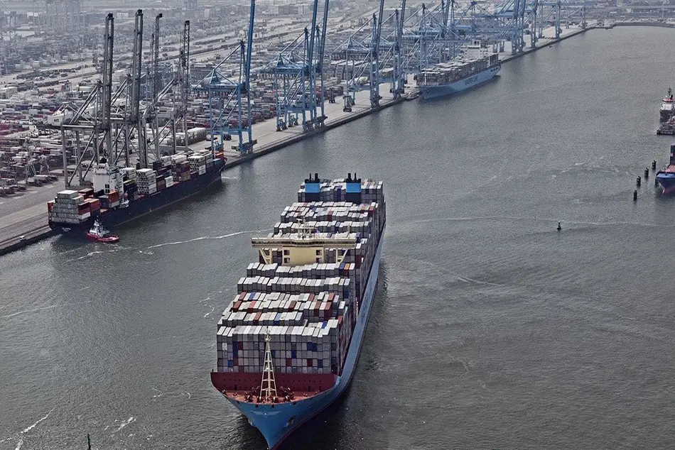 How Maersk and DB Schenker collaborate to reduce ocean pollution and CO2 emissions