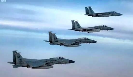 
پرواز مشترک جنگنده‌های عربستانی و آمریکایی بر فراز منطقه خلیج فارس
