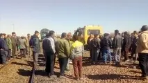 اعتصاب کارکنان خط و ابنیه راه‌آهن در نواحی مختلف+ عکس