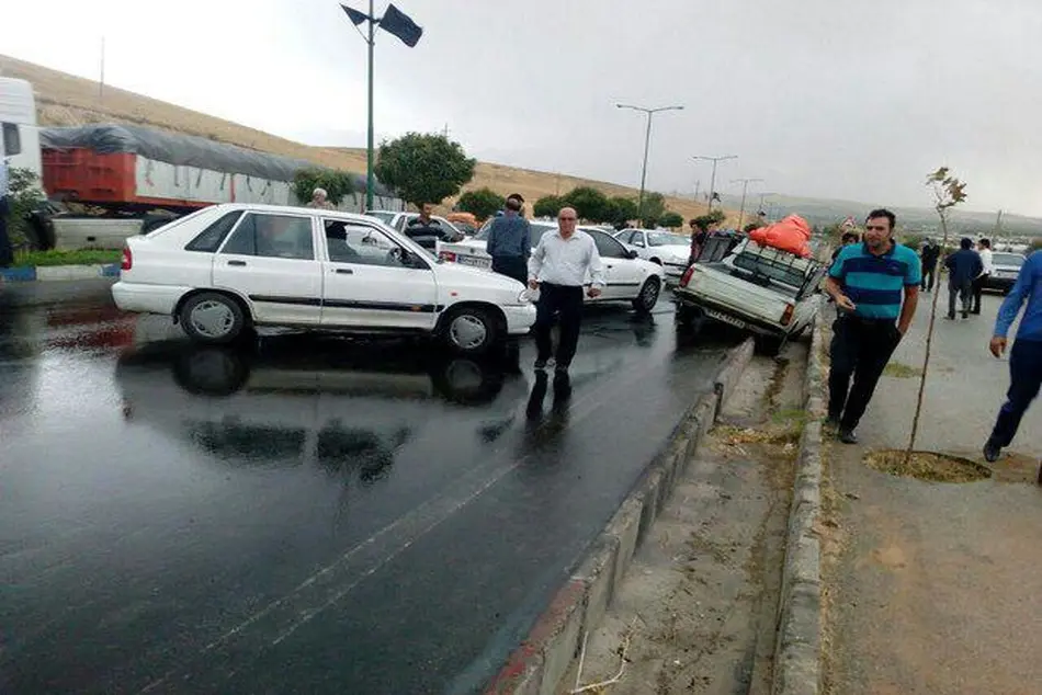  جاده اهواز به غیزانیه به دلیل تصادف زنجیره ای مسدود است