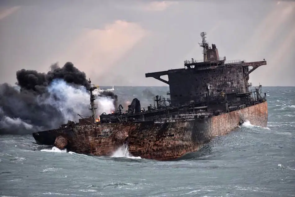 شناسایی پیکر دو ایرانی دیگر در نفتکش ایرانی/ جعبه سیاه کشتی پیدا شد