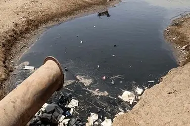 سکوت عجیب مسئولان کاشان در برابر تخلفات زیست محیطی یک مجتمع خدمات رفاهی در آزادراه کاشان نطنز اصفهان/ مجتمع امیرکبیر بلای جان اهالی یک روستا!

