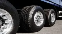 عکس| پیچ آهنین در لاستیک