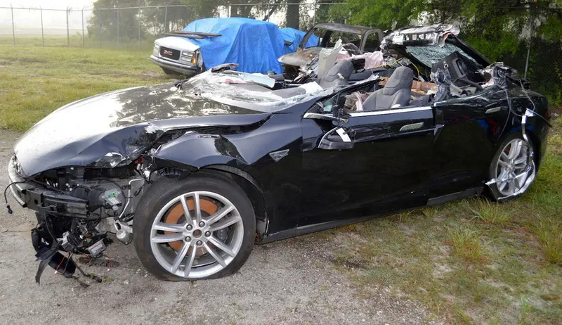 Tesla not at fault for 2016 crash as driver received several warnings