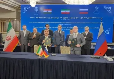 امضای قرارداد اجرایی راه آهن رشت آستارا  توسط نمایندگان ایران و روسیه 