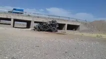 سقوط کامیون از  روی پل+ عکس