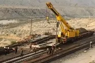 نصب سوزن های بتنی سنگین در محور بافق–بندرعباس؛ افزایش سرعت و ایمنی سیر قطارها