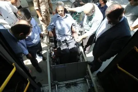 بازدید جانبازان قطع نخاعی آسایشگاه امام خمینی (ره) از اولین اتوبوس مناسب سازی شده ویژه معلولان