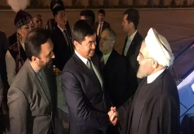 رییس جمهوری با استقبال نخست وزیر قرقیزستان‌ وارد بیشکک‌ شد