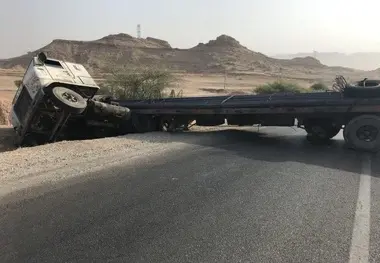 ۲ نفر به علت واژگونی یک دستگاه تریلر کشته و زخمی شدند