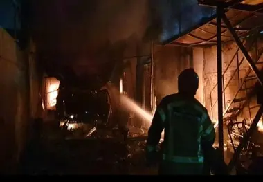بی‌احتیاطی؛ عامل آتش‌سوزی پارکینگ خودرو میدان بسیج زنجان
