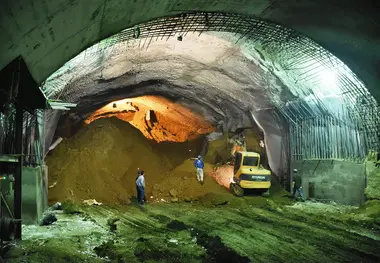 حدود 50 درصد از حفاری تونل مترو مشهد به گلبهار انجام شده است