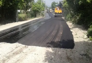 اجرای عملیات روکش آسفالت راه‌های روستایی در مازندران