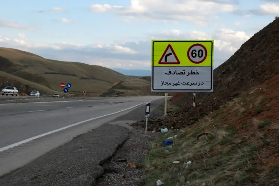 تابلوهای غیرمجاز در جاده های خراسان شمالی جمع می‌شود