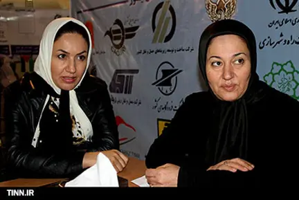 فاطمه مقیمی در غرفه تین نیوز
