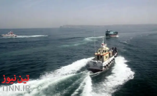 نجات ۱۵ نفر سرنشینان لنج صیادی در آبهای دریای عمان
