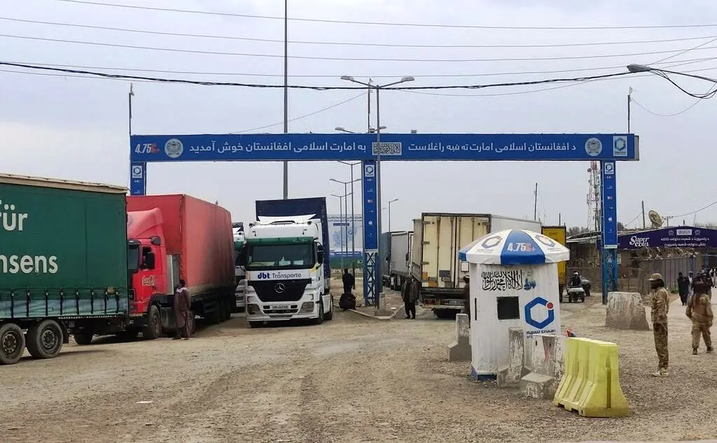 محدودیت تردد کامیون های ایرانی از گمرک اسلام قلعه برداشته شد