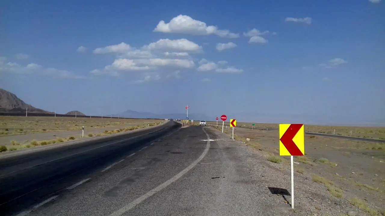 بستن جاده جم - فیروزآباد به تعویق افتاد