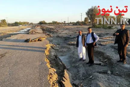 بازدید وزیر راه و شهرسازی از مناطق سیل زده هرمزگان
