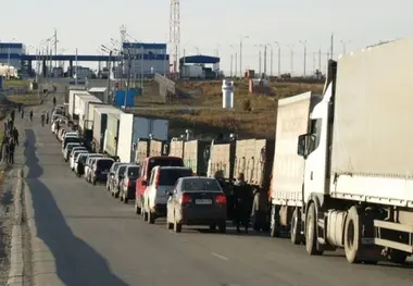 توقف و زمین گیر شدن کامیون های ترانزیتی در مرز ازبکستان/ رانندگان ترانزیت چه کسی را مقصر می دانند؟  