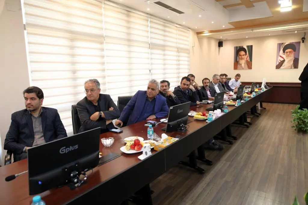 بازدید مدیرعامل راه‌آهن از کارخانه شرکت مهندسی و ساخت لکوموتیو مپنا (11)